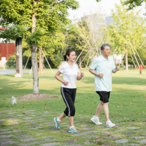 老年人适合什么运动？这些运动要避开，补氨糖很重要