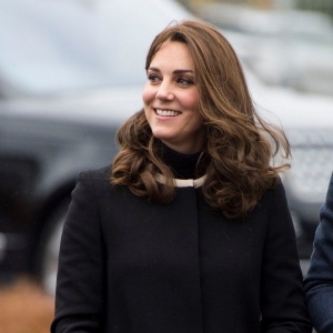 凯特•米德尔顿（Kate Middleton）的“孕妇装”新品：纸夹大衣