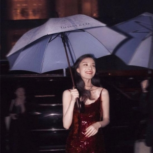 林青霞微博晒旧照 这不是30年前的钟楚曦和倪妮吗